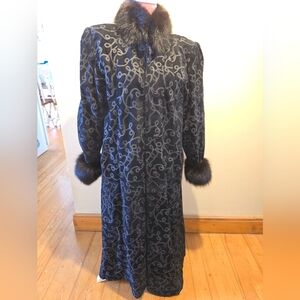 Elegant Black Patterned Coat with Fur Trim